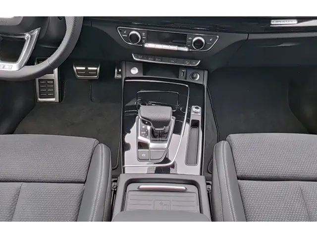 Audi Q5 40 TFSI S edition 2024 Benzine 10