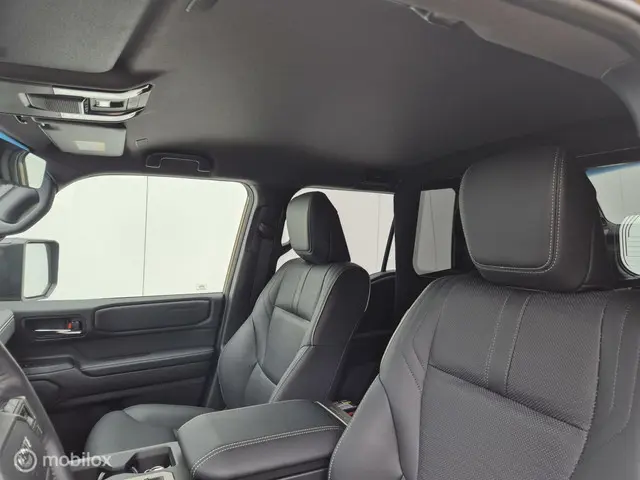 Toyota Land Cruiser 250 2.8 D-4D First Edition 2024 Diesel 11
