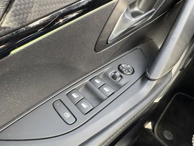 Peugeot e-208 GT Pack EV 50kWh 136 2022 Elektrisch 27