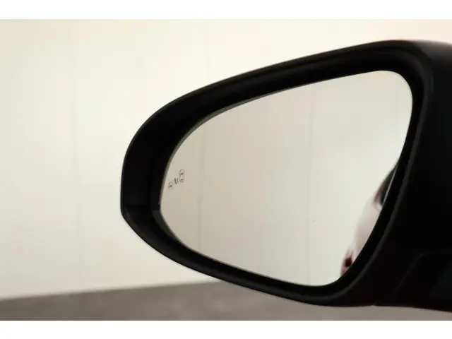 Toyota C-HR 1.8 Hybrid Dynamic, 2023 Hybride Benzine 20