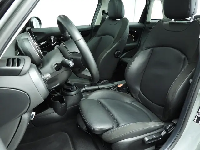 MINI 5-Deurs Cooper 2022 Benzine 7
