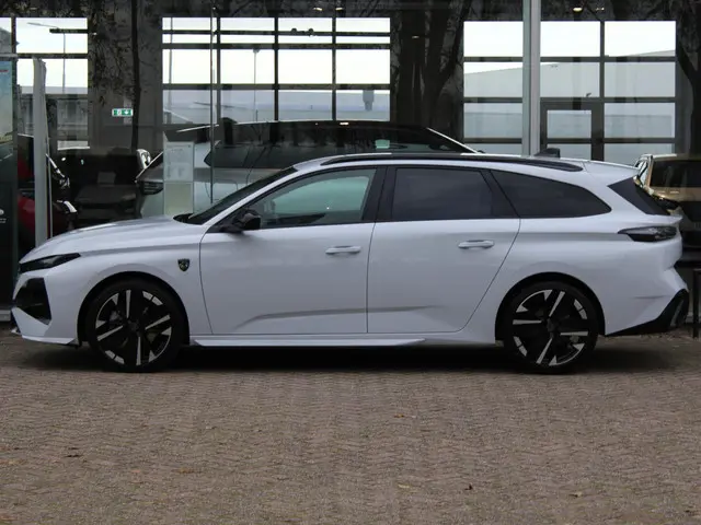 Peugeot 308 SW HYBRID 145 GT 2025 Hybride Benzine 8
