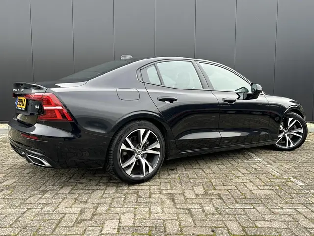 Volvo S60 2.0 B4 R-Design 2021 Benzine 2