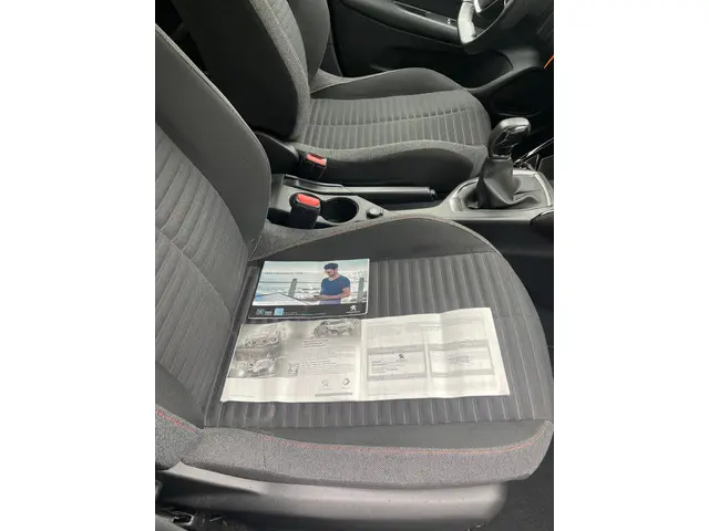 Peugeot 208 1.2 PureTech Active 2021 Benzine 16