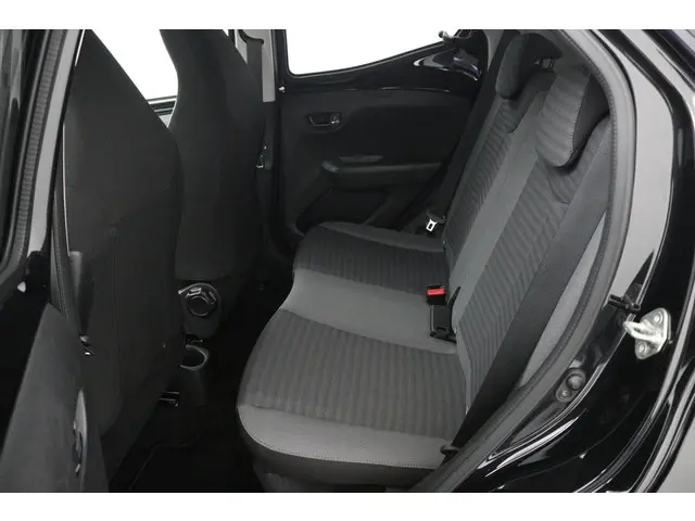 Toyota Aygo 1.0 VVT-i x-joy 2020 Benzine 18