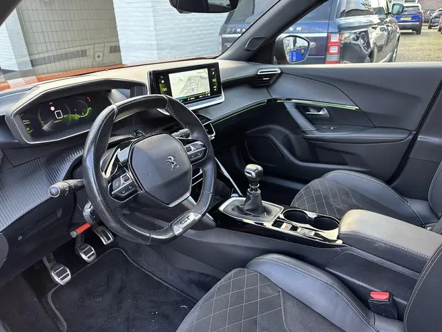 Peugeot 2008 1.2 Turbo 130 PK GT Pack 2021 Benzine 8