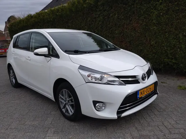Toyota Verso 2