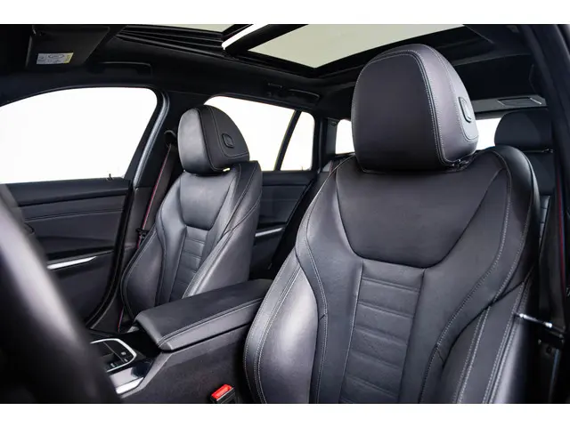 BMW 3 Serie Touring 330i Executive Edition 2020 Benzine 18