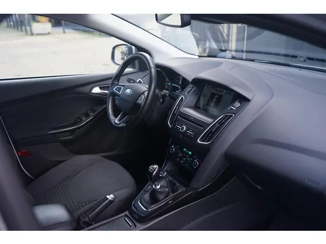 Ford Focus Wagon 1.0 EcoBoost Titanium 2016 Benzine 27