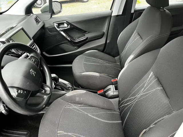 Peugeot 208 1.2 VTi Active *AC 2012 Benzine 11