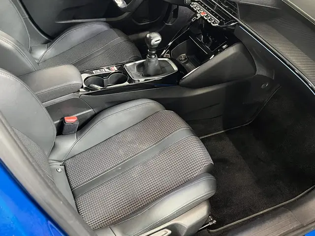 Peugeot 208 1.2 PureTech 100pk GT 2021 Benzine 17