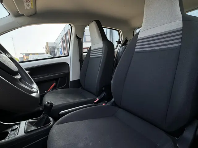 Volkswagen up! 1.0 BMT move up! 2019 Benzine 8