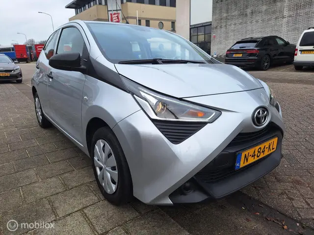 Toyota Aygo 1.0 VVT-i x-FUN 2021 Benzine 4