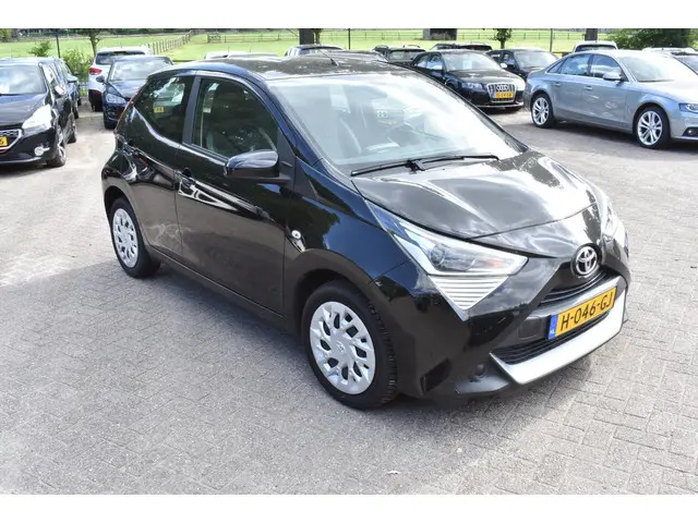 Toyota Aygo 1.0 VVT-i x-play 2020 Benzine 30