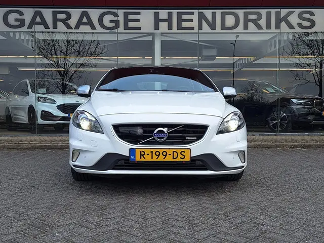 Volvo V40 1.6 T4 R-Design Automaat 2013 Benzine 5