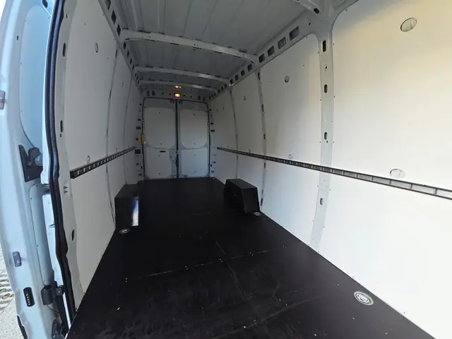 Iveco Daily 35S18HV 3.0 410 H2 2023 Diesel 25