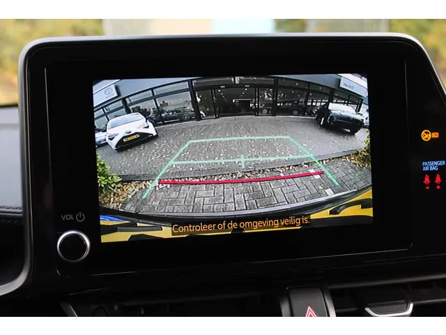 Toyota C-HR 1.8 Hybrid Dynamic 2023 Hybride Benzine 18