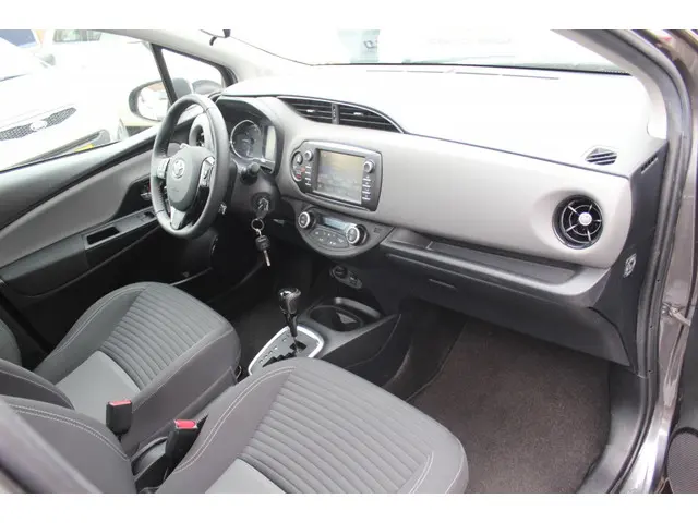 Toyota Yaris 1.5 Hybride Active 2020 Hybride Benzine 10