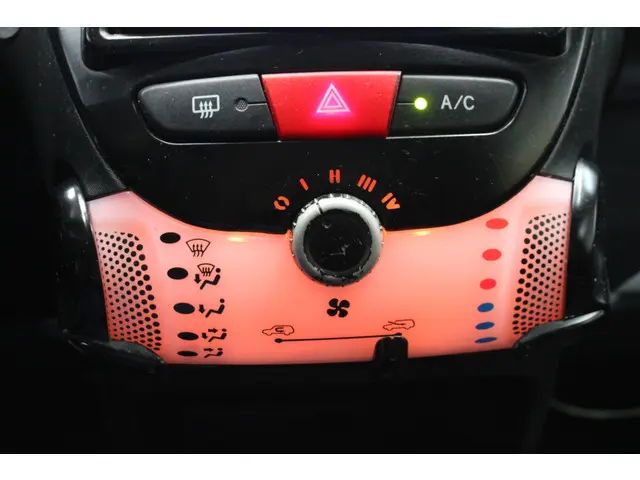 Toyota Aygo 1.0 VVT-i Now 2013 Benzine 11