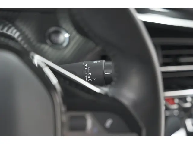 Peugeot 2008 PureTech 130 Allure 2020 Benzine 36