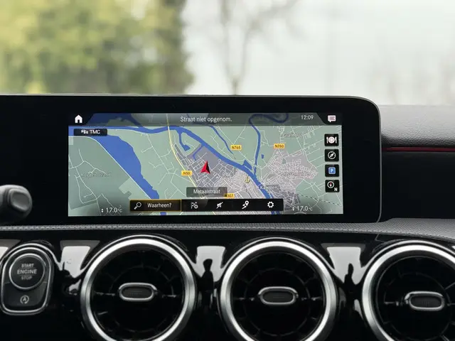 Mercedes-Benz A-Klasse 200 Aut. AMG Sport 2020 Benzine 21