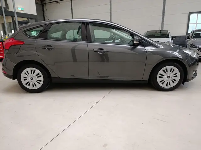 Ford Focus 1.0 Trend 2017 Benzine 6