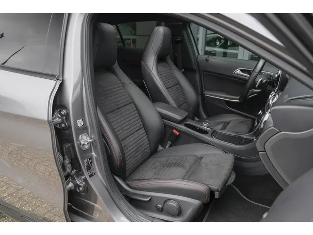 Mercedes-Benz GLA GLA180 AMG 122pk 2019 Benzine 12