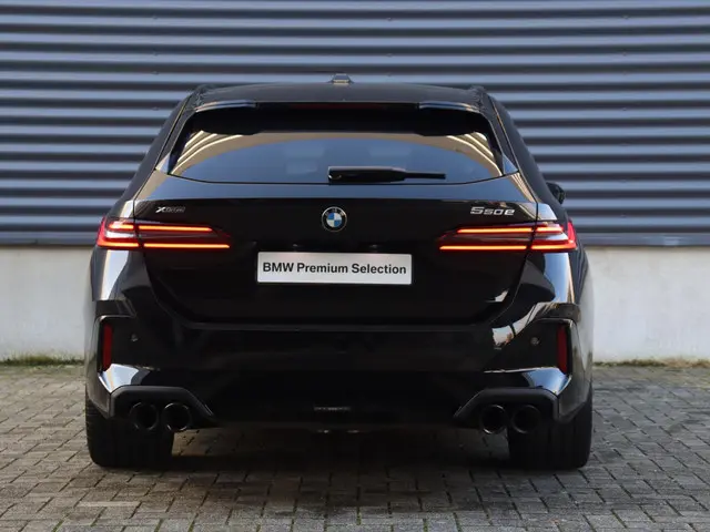 BMW 5 Serie Touring 550e xDrive 2025 Hybride Benzine 4