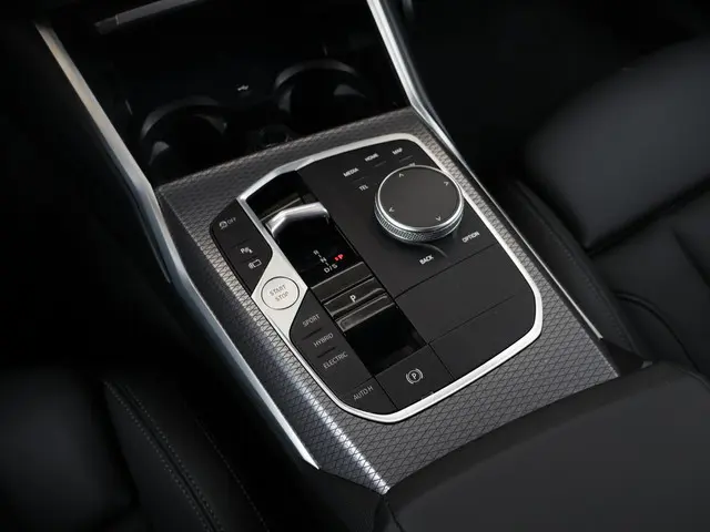 BMW 3 Serie 330e 2026 Hybride Benzine 23