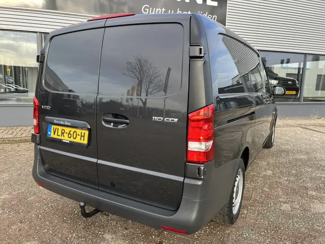 Mercedes-Benz Vito 110 CDI Lang 2021 Diesel 32