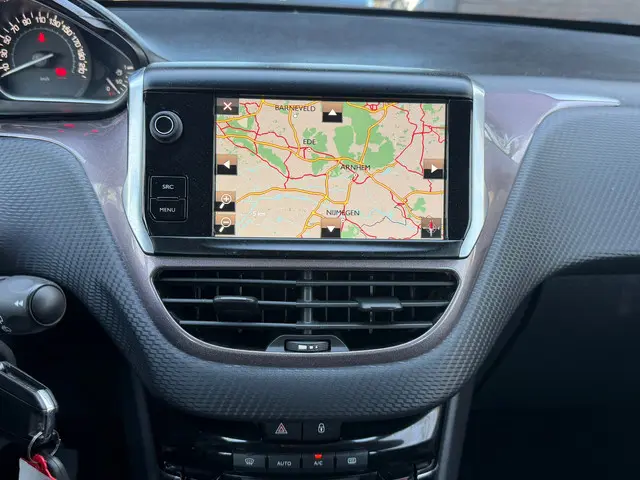 Peugeot 2008 1.2 PureTech Active 2015 Benzine 12