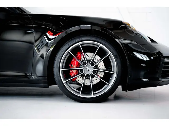 Porsche 911 Carrera Cabriolet 2020 Benzine 16