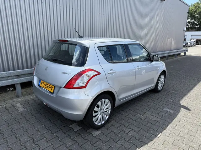 Suzuki Swift 1.2 Summer EASSS 2012 Benzine 2