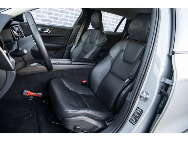 Volvo V60 2.0 B3 Essential Edition 2023 Benzine 6