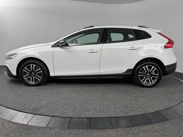 Volvo V40 Cross Country 1.5 T3 Edition+ 2018 Benzine 17
