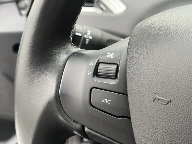 Peugeot 208 PureTech 110 Allure Automaat 2018 Benzine 21