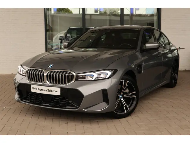 BMW 3 Serie Sedan 330e 2023 Hybride Benzine 31