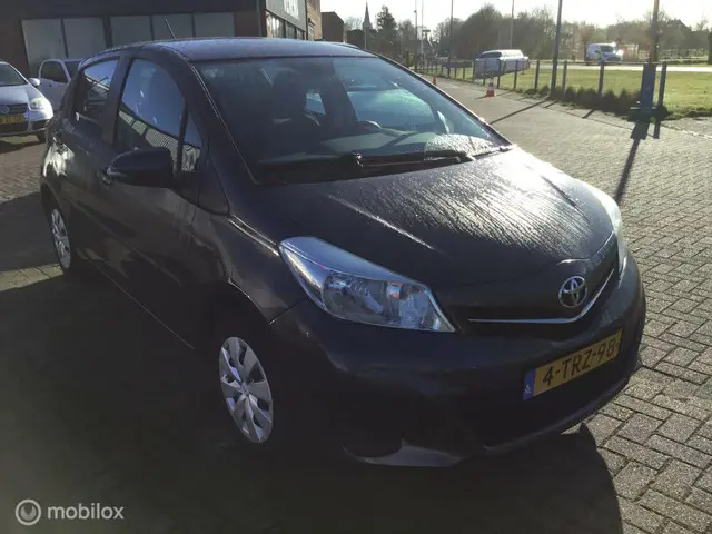 Toyota Yaris 1.0 VVT-i Now - 5 deurs - airco 2014 Benzine 3