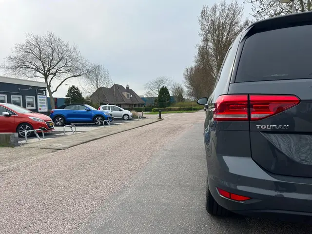 Volkswagen Touran 1.5 TSI Highline 7p, 1e eig. 2021 Benzine 37