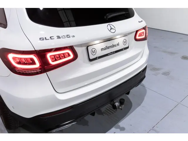 Mercedes-Benz GLC 300e 4MATIC 2021 Hybride Benzine 13