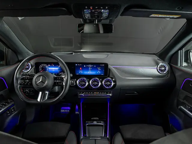 Mercedes-Benz GLA 250 e AMG Line 2024 Hybride Benzine 9