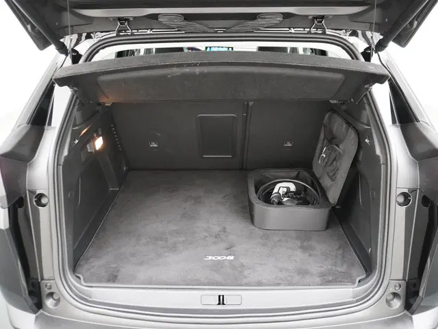 Peugeot 3008 1.6 HYbrid 225 Allure 2022 Hybride Benzine 11