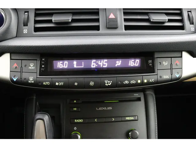 Lexus CT 200h 25th Edition 2015 Hybride Benzine 7