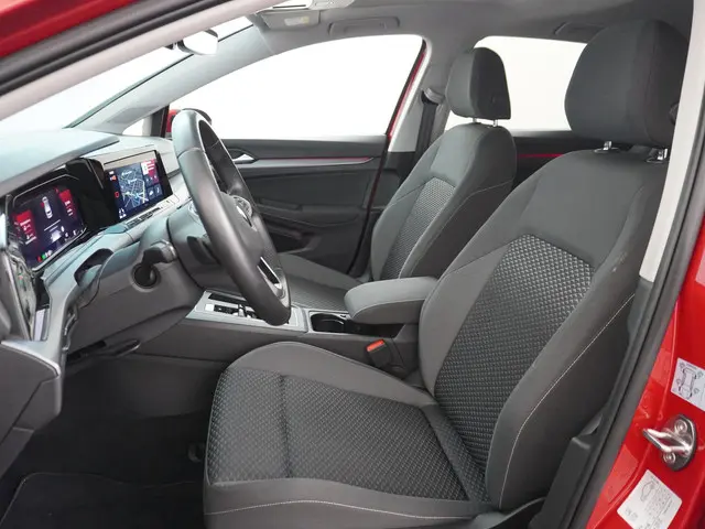 Volkswagen Golf 1.0 eTSI Life 2021 Hybride Benzine 17