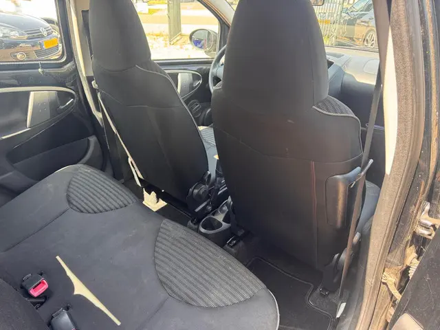 Peugeot 107 1.0 Active NAP / AIRCO / LED 2013 Benzine 14