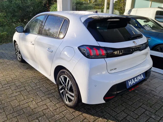 Peugeot 208 1.2T 100pk Allure Pack 2023 Benzine 22