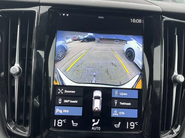 Volvo XC60 2.0 B4 R-Design 2021 Benzine 34