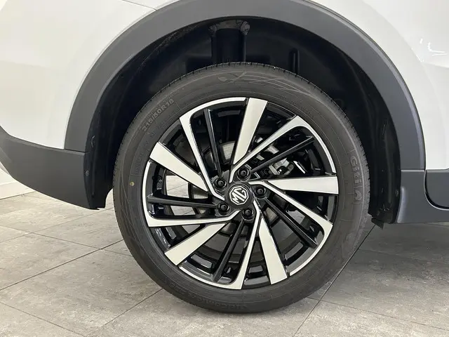 MG ZS Hybrid+ 1.5 Hybrid+ Luxury 2025 Hybride Benzine 35