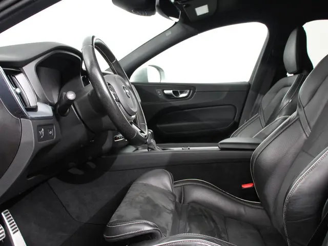 Volvo XC60 2.0 T5 R-Design Automaat 2019 Benzine 29