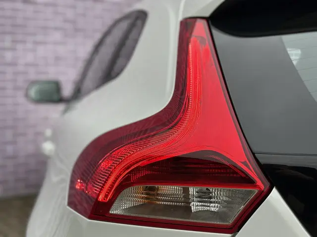 Volvo V40 1.5 T2 Edition+ 2018 Benzine 8